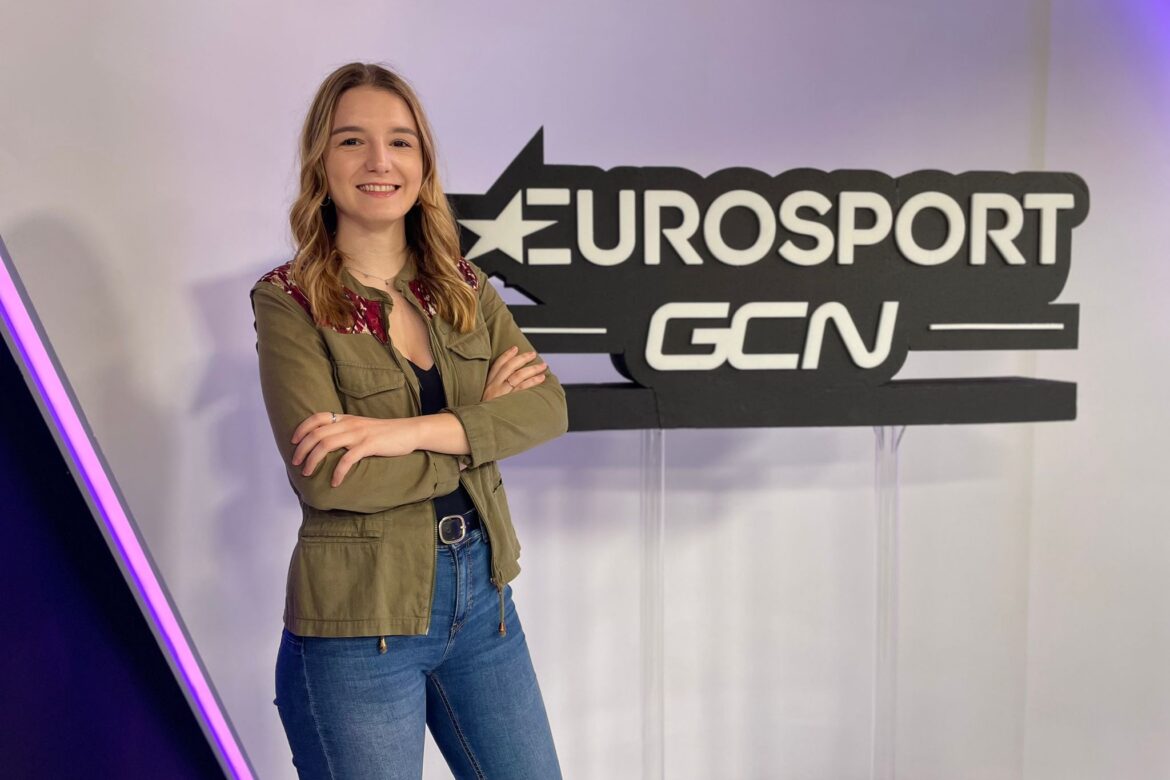 Mujer en el periodismo deportivo: Laura Álvarez, pionera en narrar ciclismo