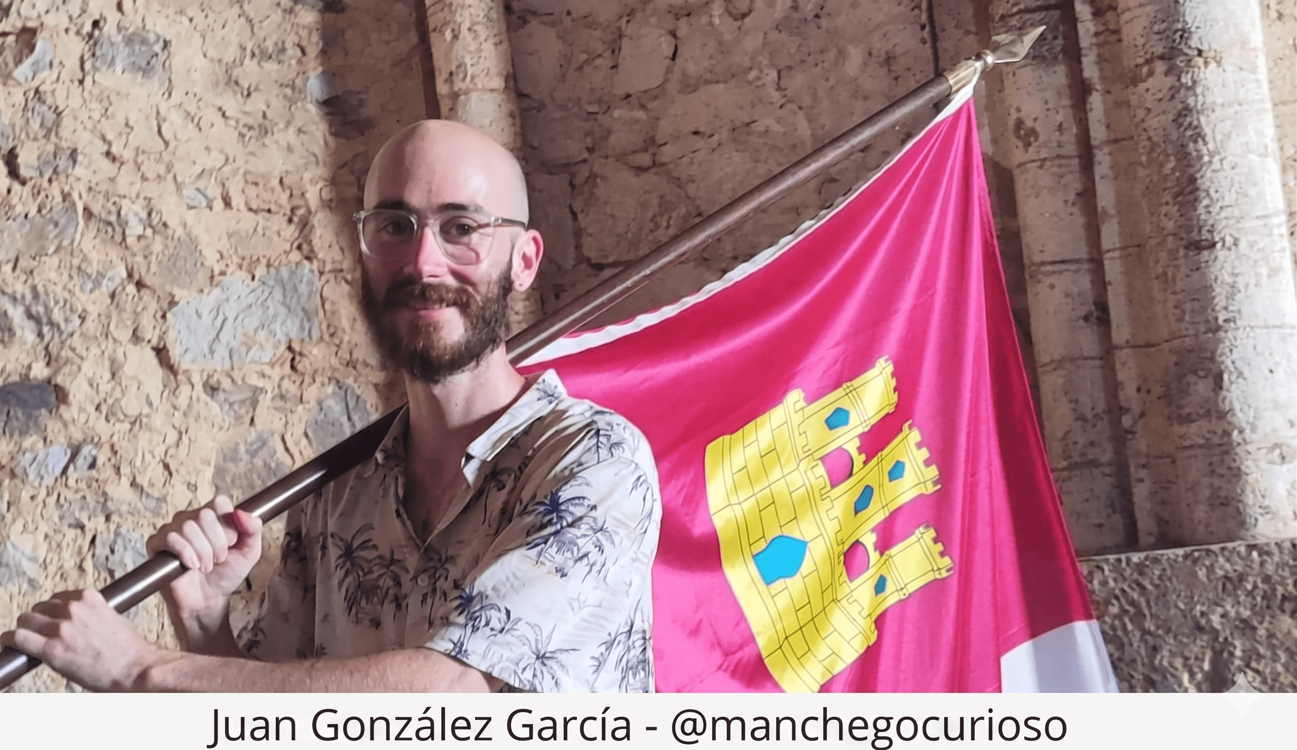Hombre con bandera de Castilla-La Mancha